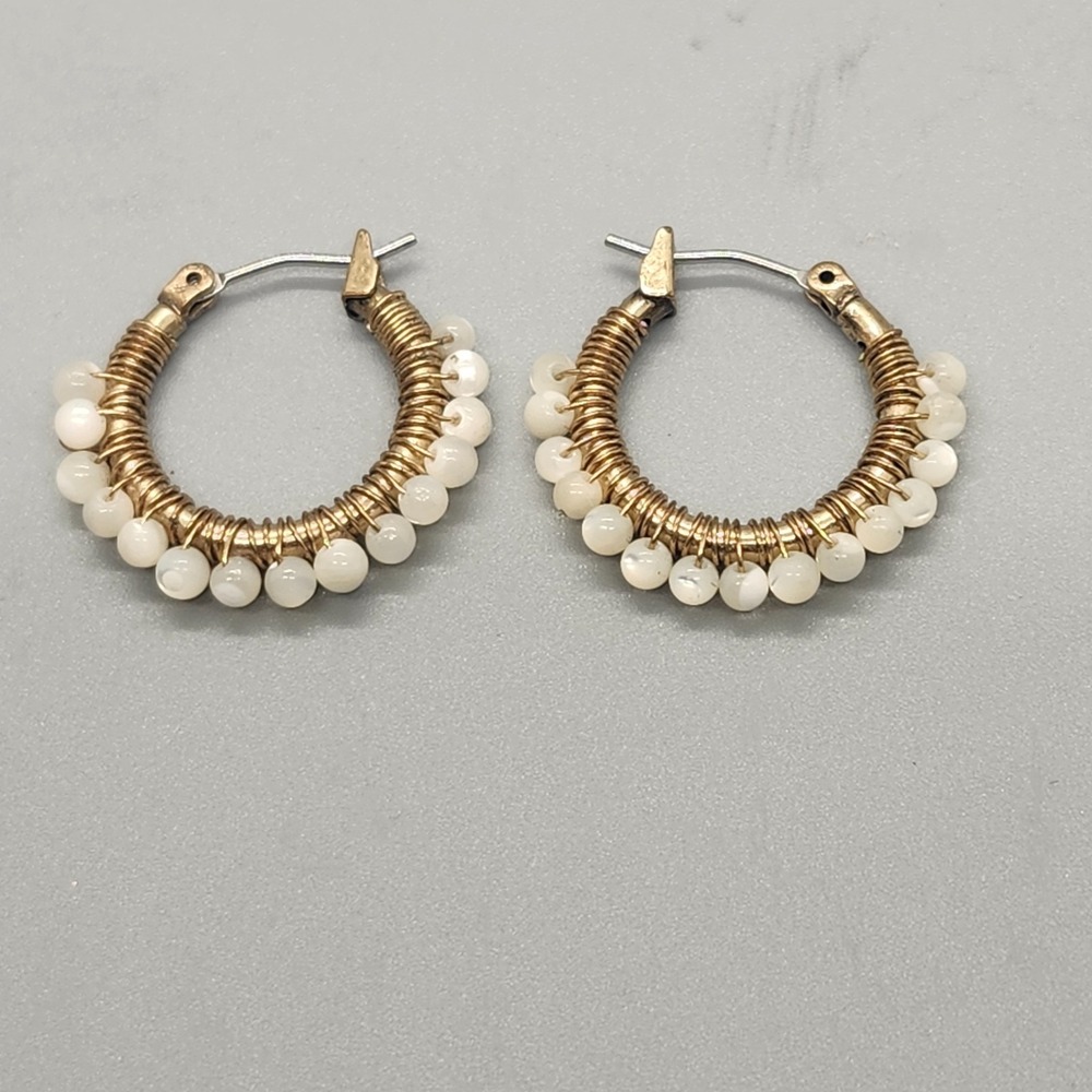 Vintage‎ White Faux Pearl Gold Tone Hoop Earrings